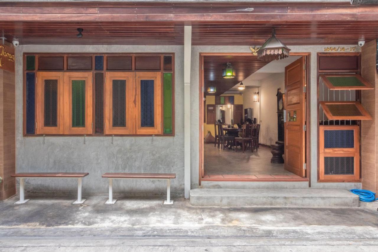 Banthat Thong Hostel Bangkok Exterior photo